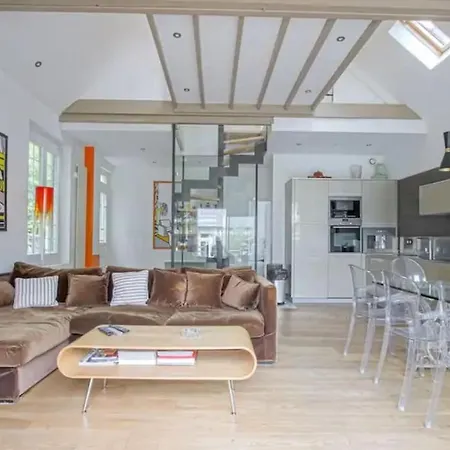Maison Ensoleillee Centre De Holiday home *